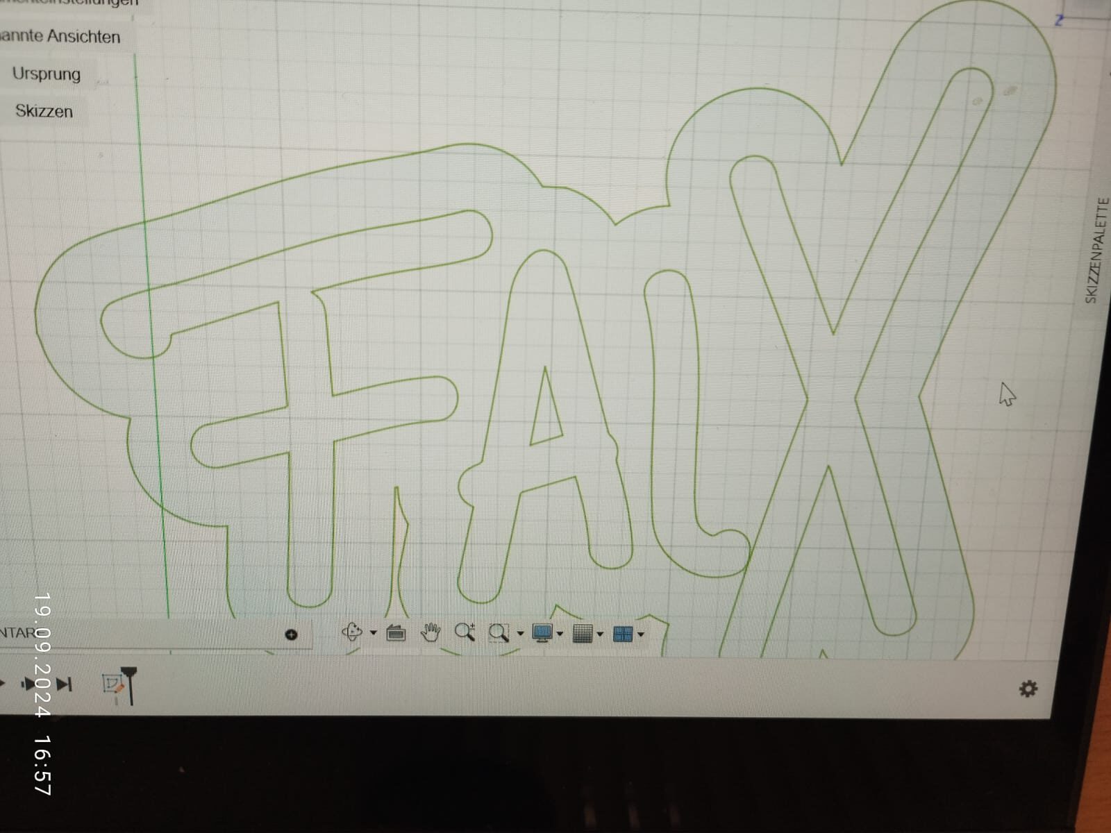 Der Bildschirm eines Computers zeigt eine Skizze. Dort zu sehen ist der Schriftzug FalX auf kariertem Hintergrund. Der Zweck des Bildes ist zu zeigen, aus welchen Schritten ein 3-D-Modell besteht. Der erste Schritt ist: die Skizze im Computer anfertigen.